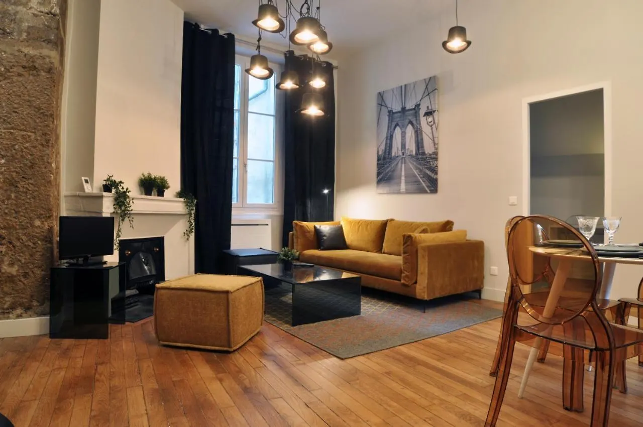 trendy flat-lyon centre-hotel de ville 0*, Lyon France